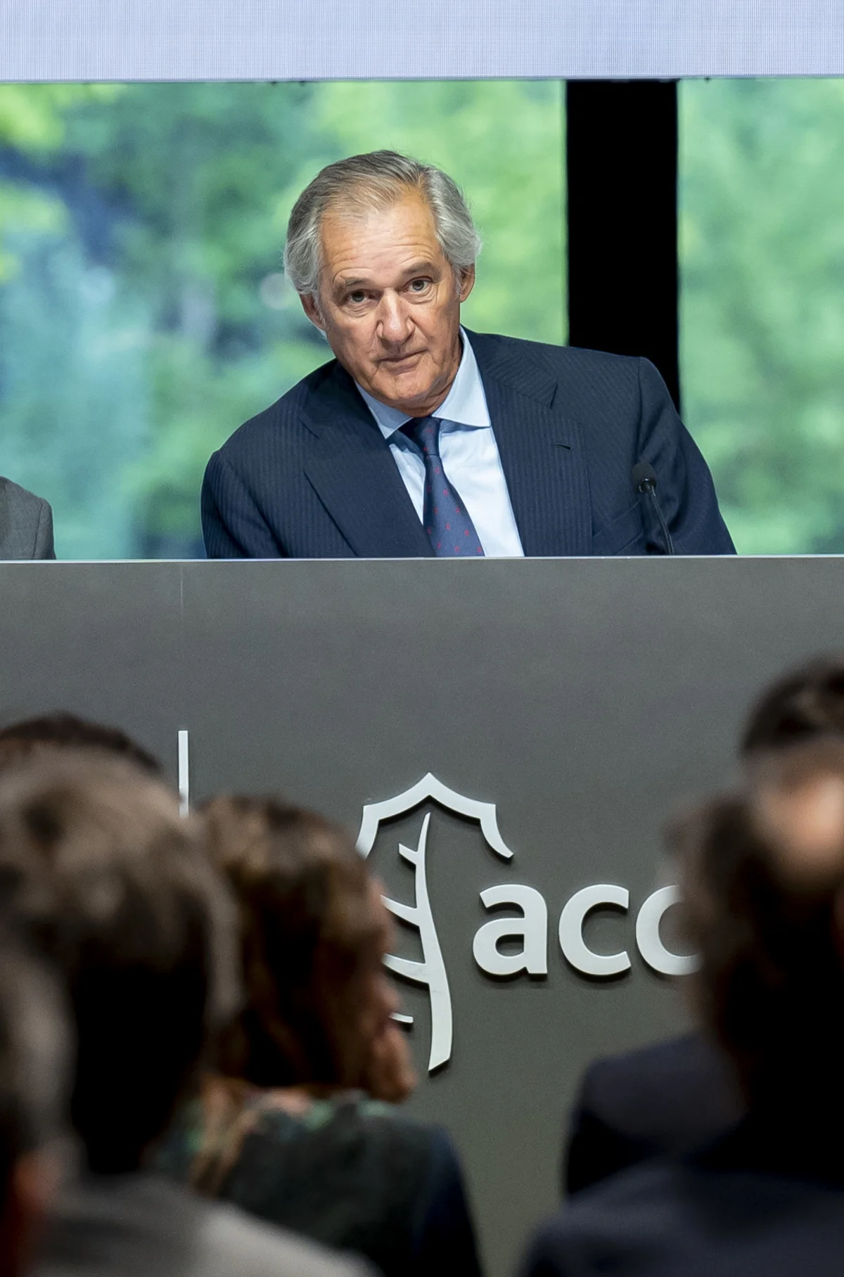 Acciona reevalúa su estrategia: frena la venta total de su filial de energías limpias