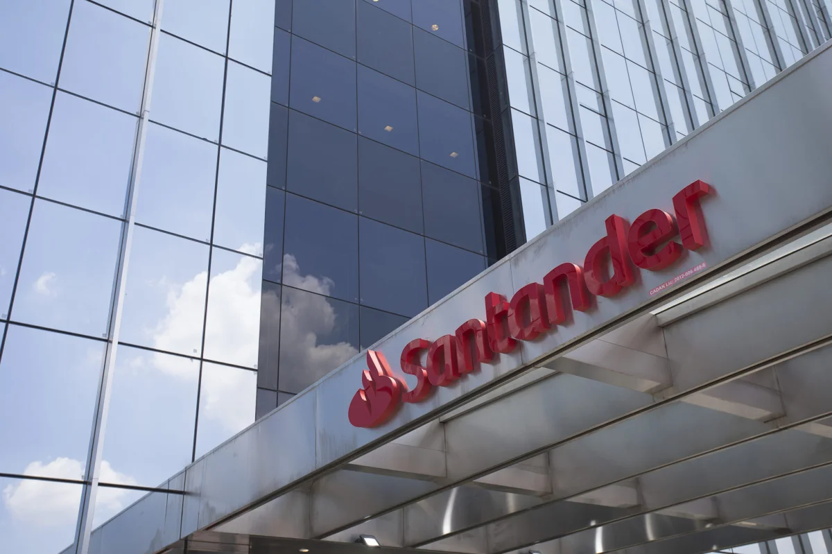 Cientos de empleados de Santander se verán afectados por prejubilaciones pactadas