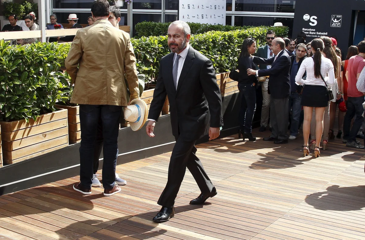 David Martínez reduce su participación en Sabadell, afectando la confianza del mercado