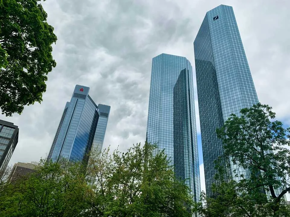 Deutsche Bank en la mira: tercera redada del año por fraude fiscal afecta a su imagen