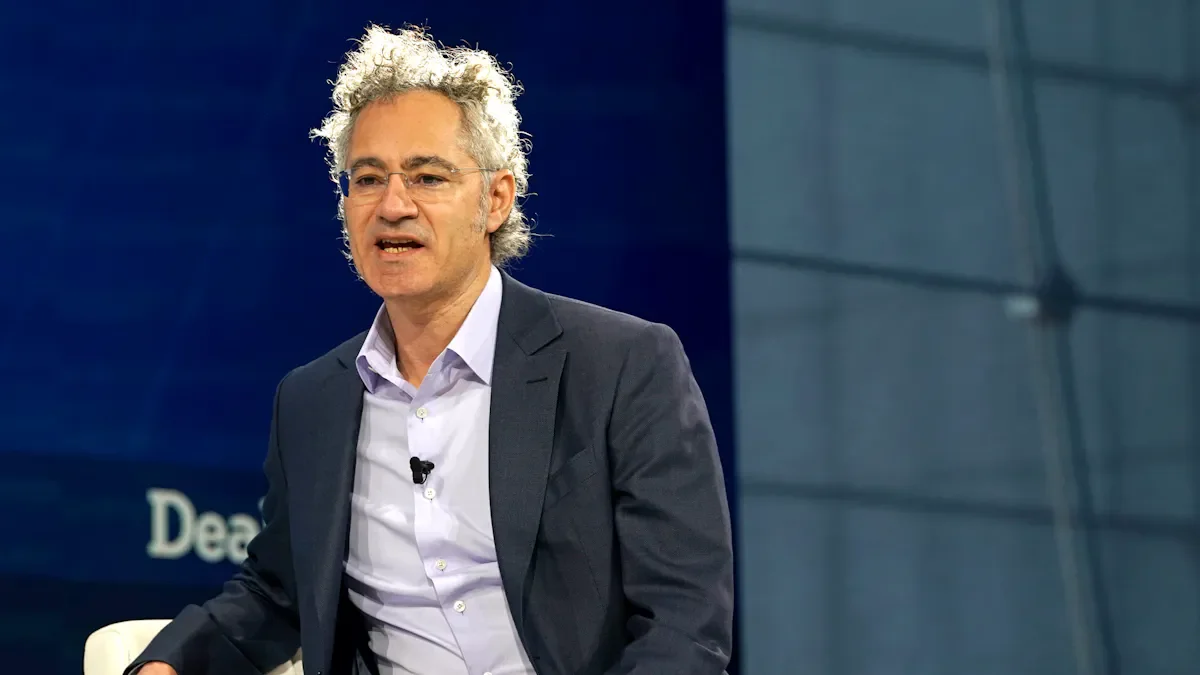El CEO de Palantir advierte sobre la fuga de clientes hacia la IA de código abierto
