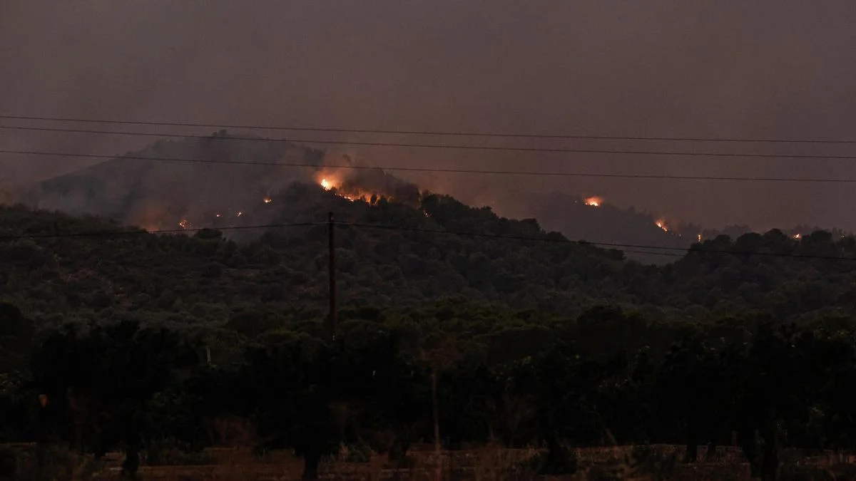 El incendio de Madrid y Ávila arrasa 5.000 hectáreas y alarma a los vecinos