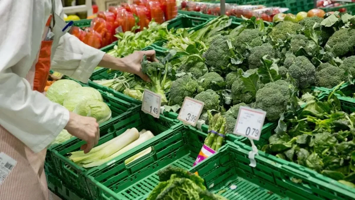 El 'súper' se encarece: tomates, pimientos y calabacines suben un 10% por el clima