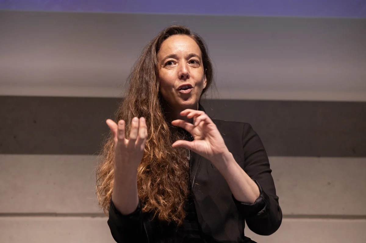 Holaluz enfrenta incertidumbre en el BME Growth tras suspensión de cotización