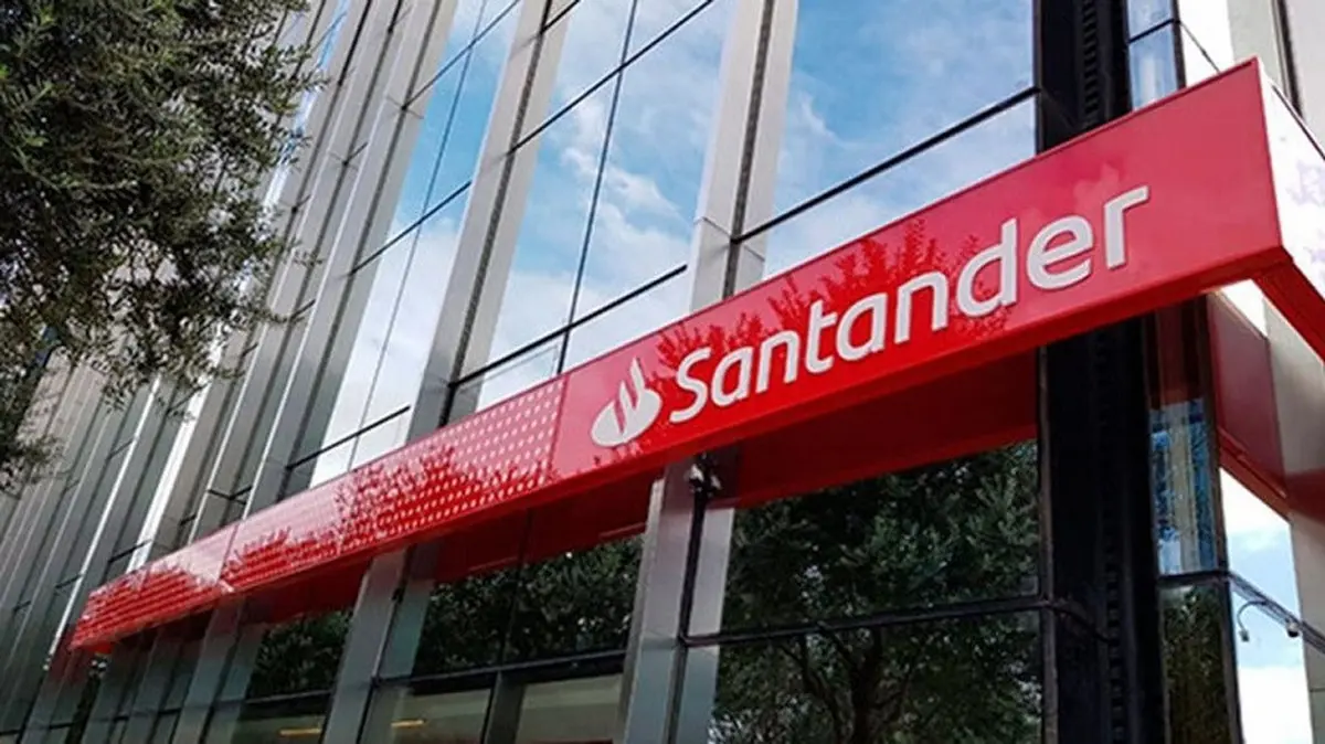 Funcionarios ahorrarán miles con cuentas sin comisiones y préstamos de Santander