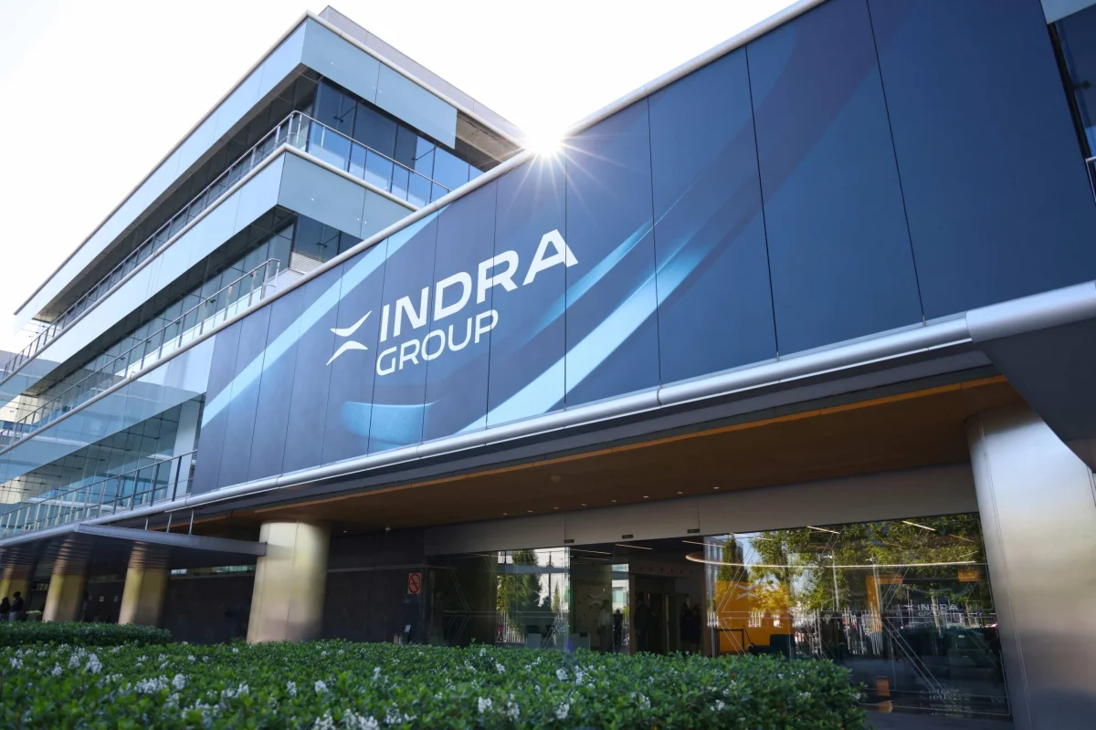 Indra impulsa el talento técnico en España con el primer grado de ingeniería cuántica