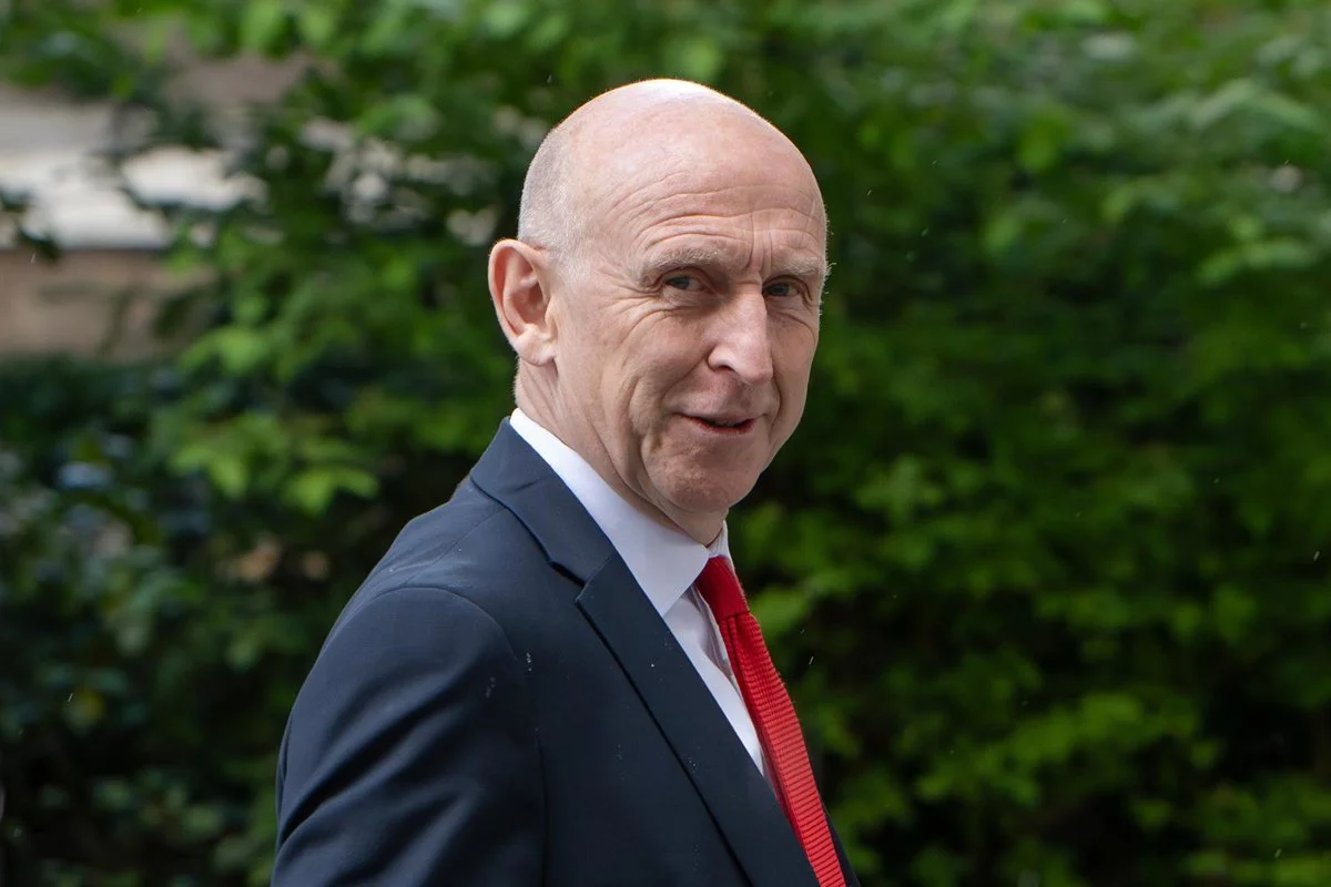 John Healey, nuevo ministro de Finanzas, enfrentará desafíos económicos clave en su mandato
