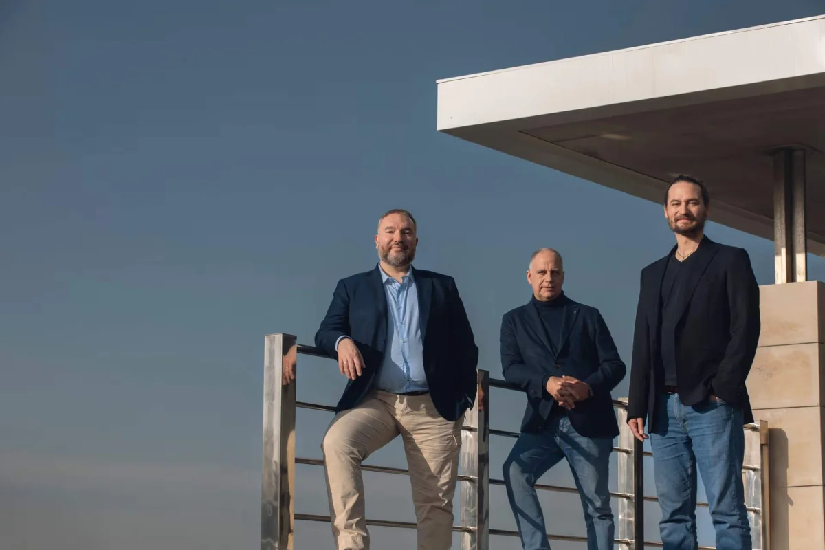 La alianza entre Multiverse y EY promete transformar la IA en banca y energía