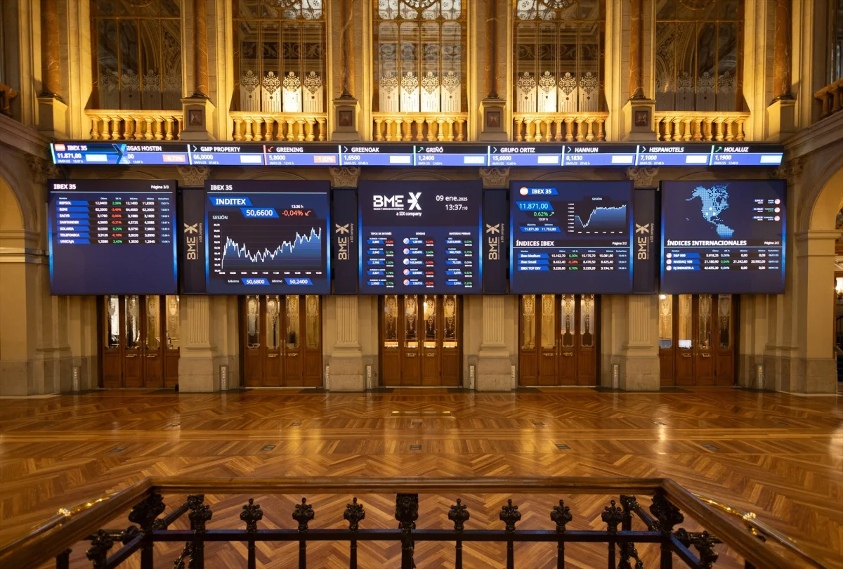 La banca impulsa un repunte del 1% en el IBEX 35 en un día sin Wall Street