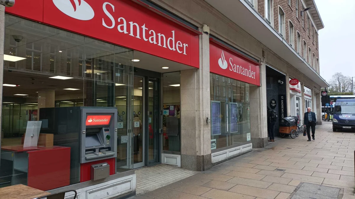 La compra de TSB obliga a Santander UK a redefinir su estrategia financiera