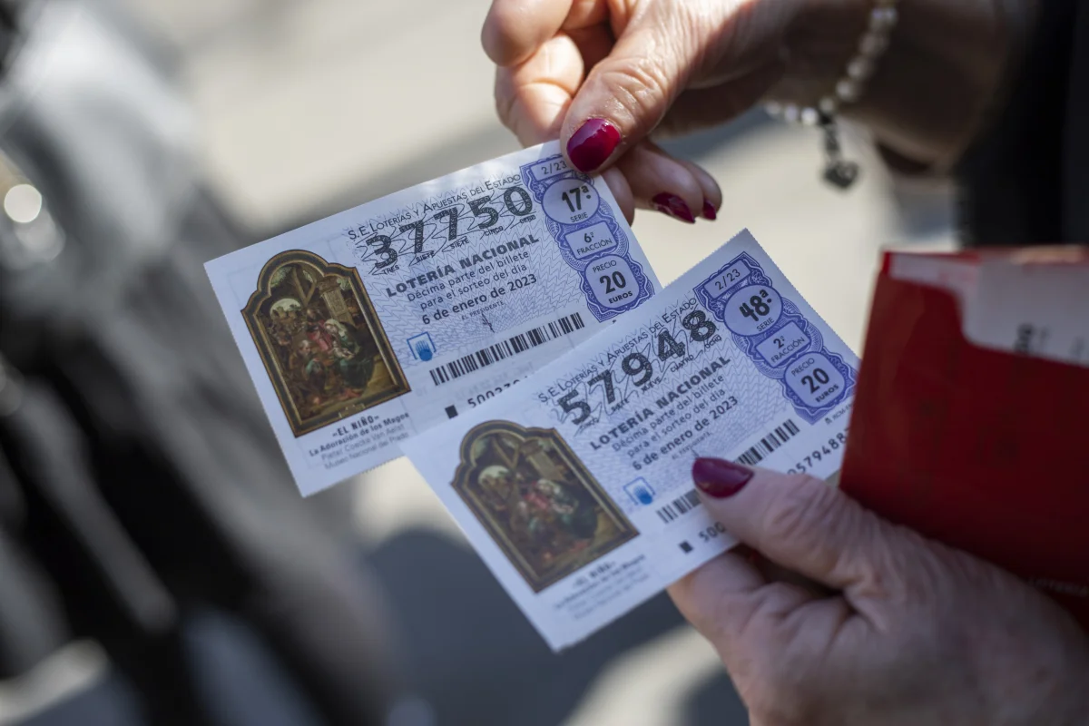 La falta de respuestas del ministro afecta a miles de vendedores de lotería en España