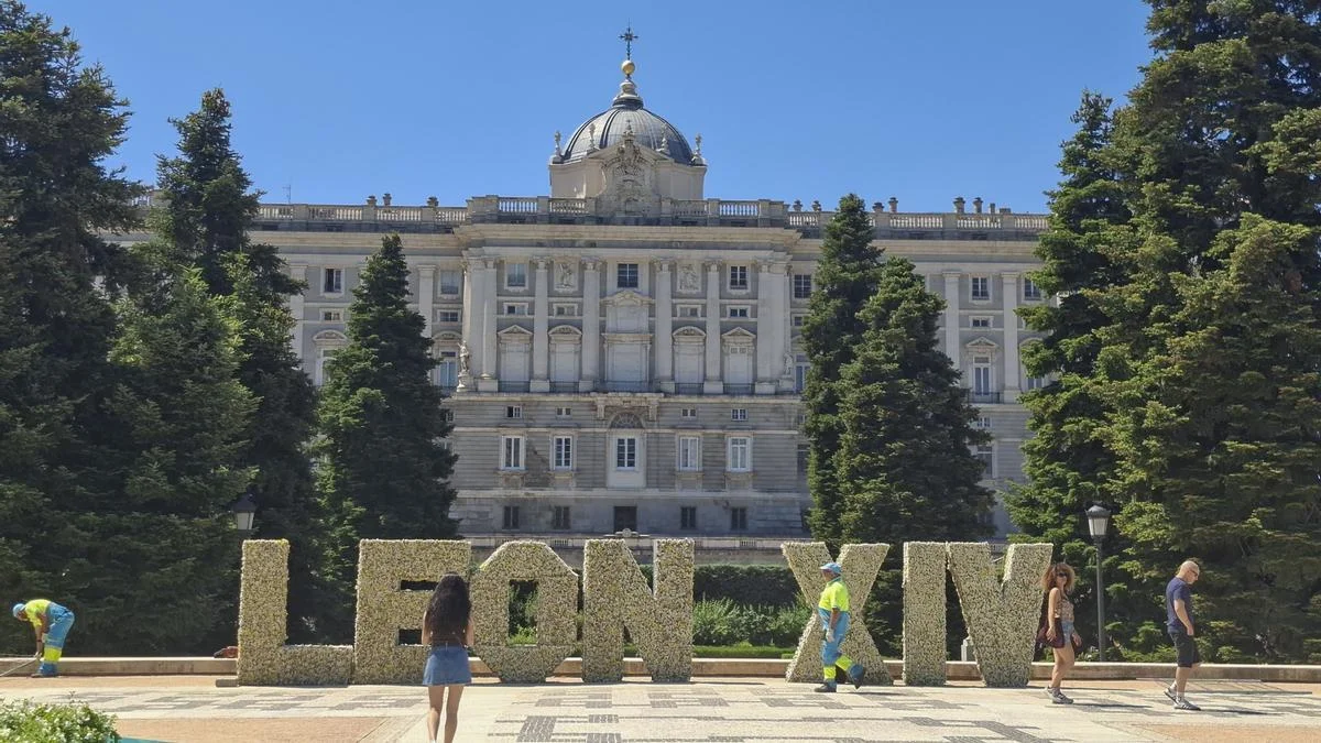 La visita del Papa a España refuerza la agenda progresista de Sánchez ante la oposición.