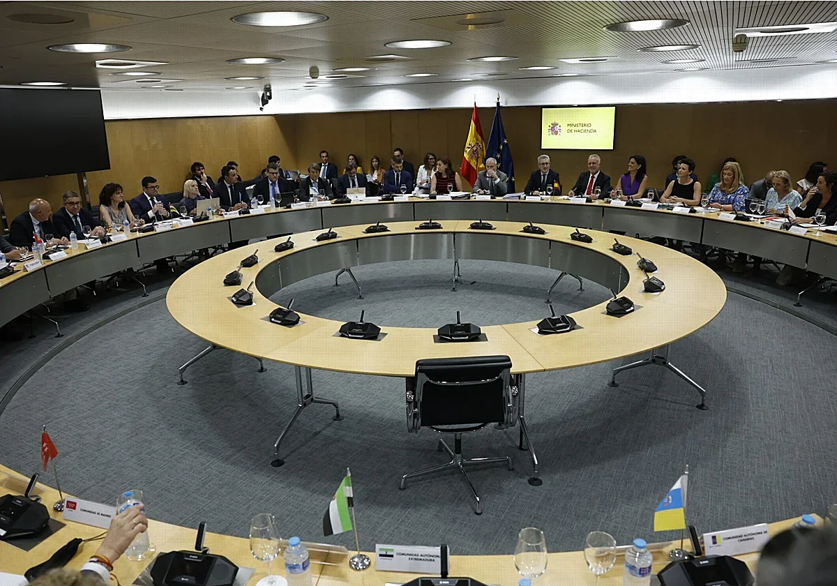 Las comunidades autónomas contarán con un déficit del 0,1% y recursos sin precedentes en 2023