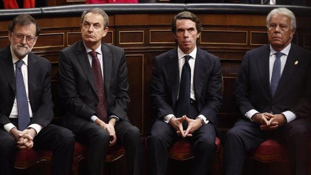 Las declaraciones de Rajoy y la evasiva de González y Aznar levantan sospechas sobre regalos.