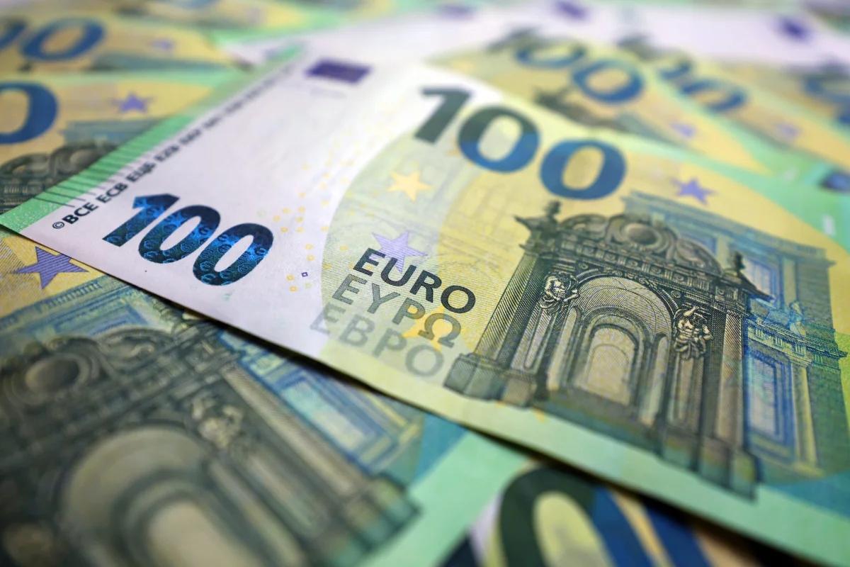 Las empresas enfrentan retos legales mientras el poliamor gana popularidad en España