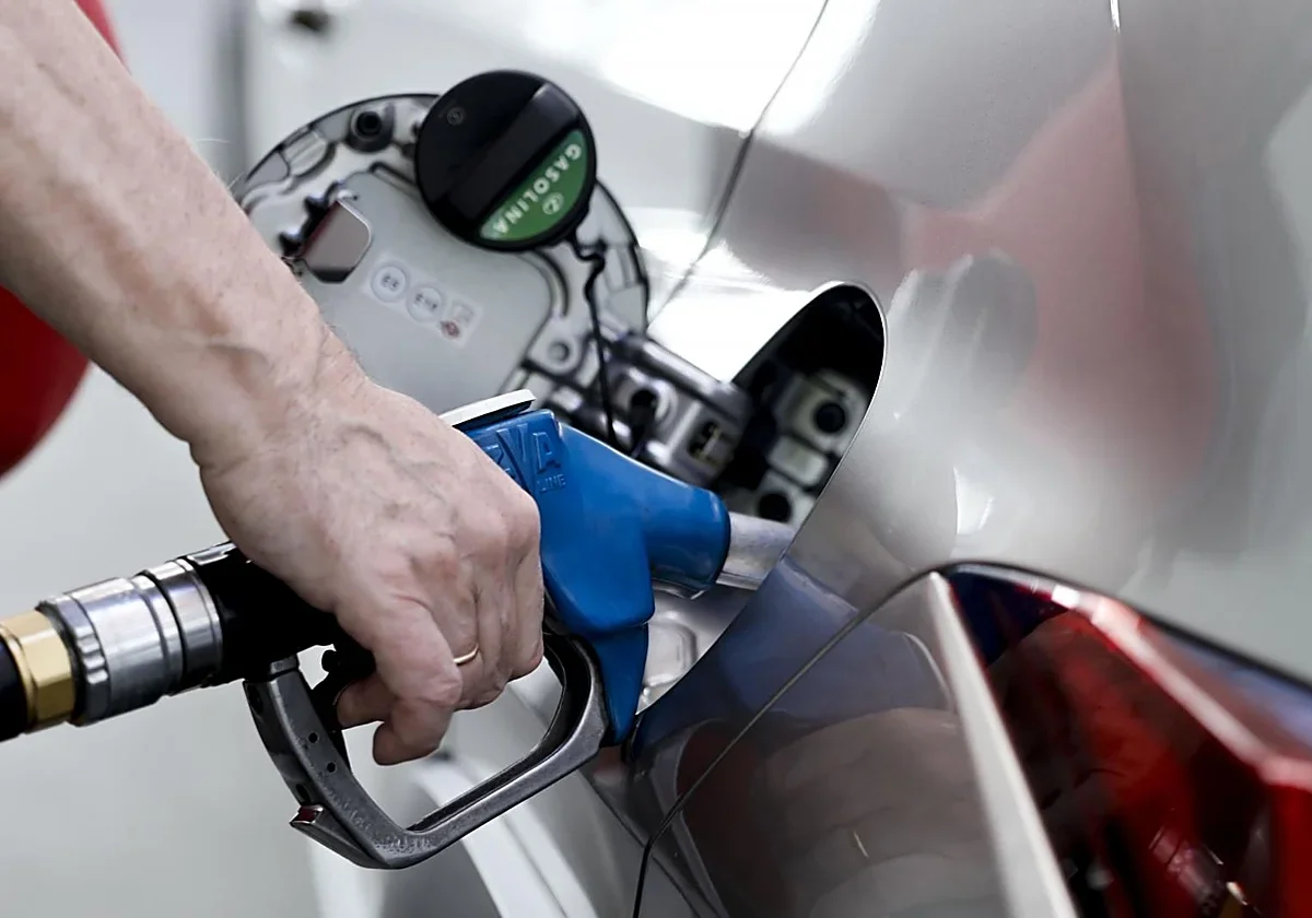 Las familias españolas enfrentan un aumento del 4,9% en la inflación por el encarecimiento de carburantes