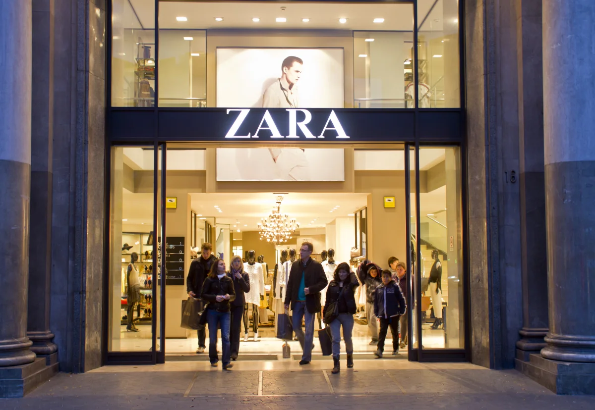 Las grandes cadenas cierran antes para maximizar ventas durante la final del Mundial