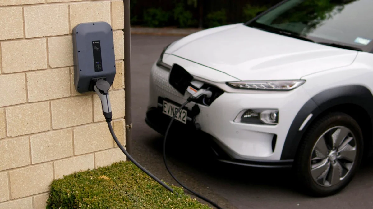 Los coches eléctricos afrontan un nuevo impuesto que afectará a su coste de uso en 2028