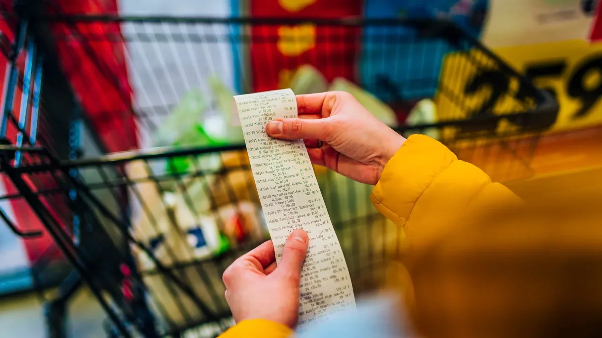 Los consumidores españoles enfrentan un aumento del 0,8% en alimentos, superando a la UE