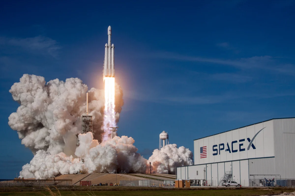 Los inversores españoles acceden a acciones de SpaceX a través de Santander y Renta 4