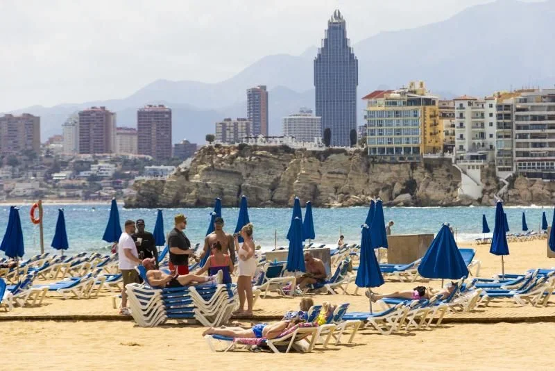 Los turistas españoles podrían ver simplificadas sus tasas con un nuevo impuesto único