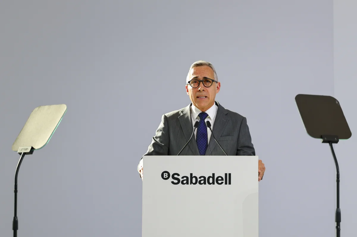 Sabadell rediseña su estructura: ¿qué impacto tendrá en sus clientes y empleados?