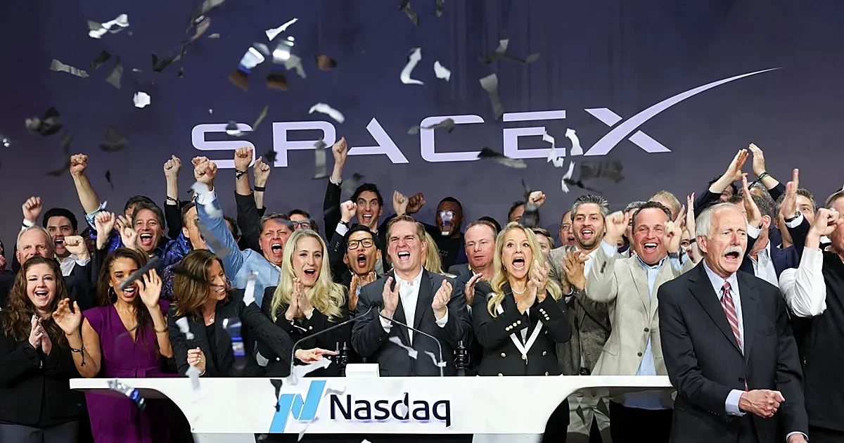 SpaceX alcanza una valoración récord de 137.000 millones en el sector aeroespacial.