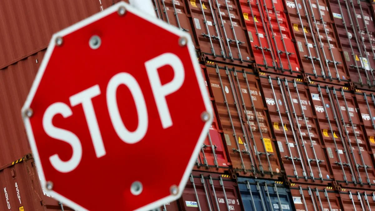 Trump amenaza con aranceles a 60 países por supuesta promoción del trabajo forzoso