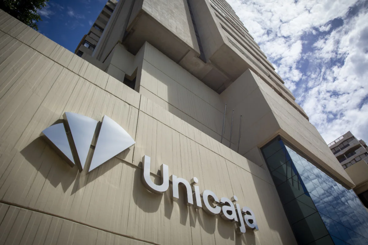 Unicaja da un paso crucial en su expansión financiera con la operación WiZink